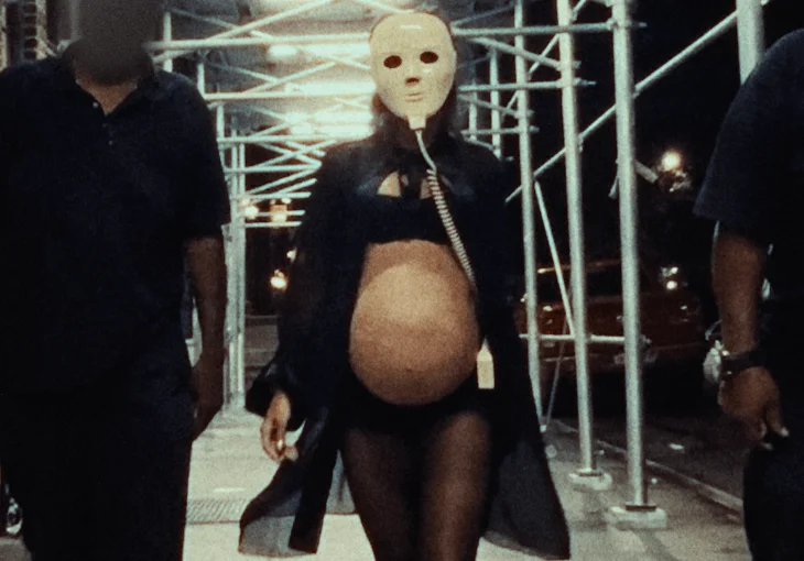 The Weeknd e Anitta mexem com o público no clipe de ‘São Paulo’