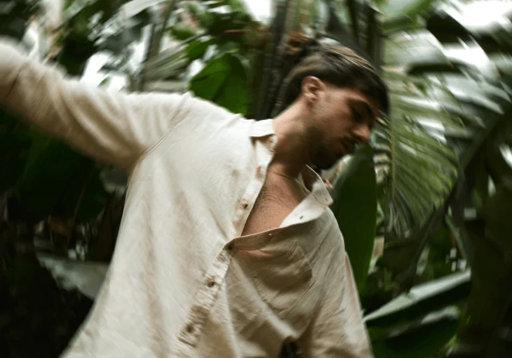 Vinife lança sua primeira música em português de uma nova era