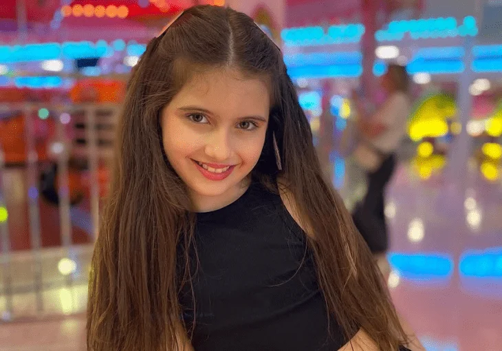 Carolina Ferreira inova com músicas dançantes e cativa fãs pelo Brasil