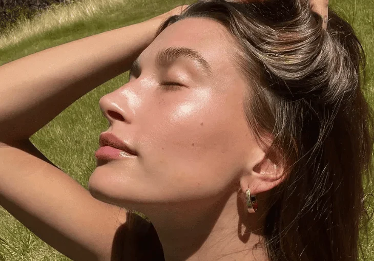 5 passos para manter a pele radiante durante as férias