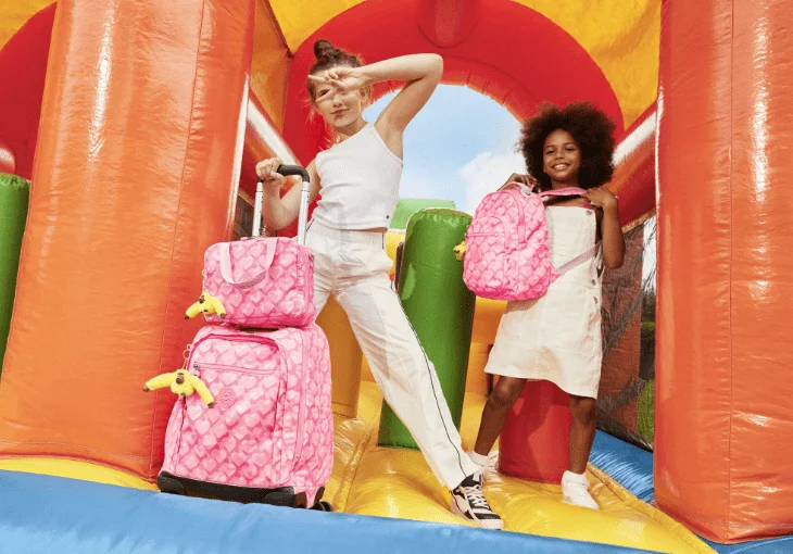 Kipling apresenta coleção de mochilas e lancheiras para a volta às aulas