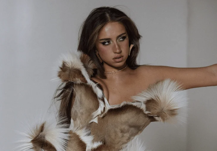 Tate McRae mistura ritmo e visuais no single ‘Sports car’