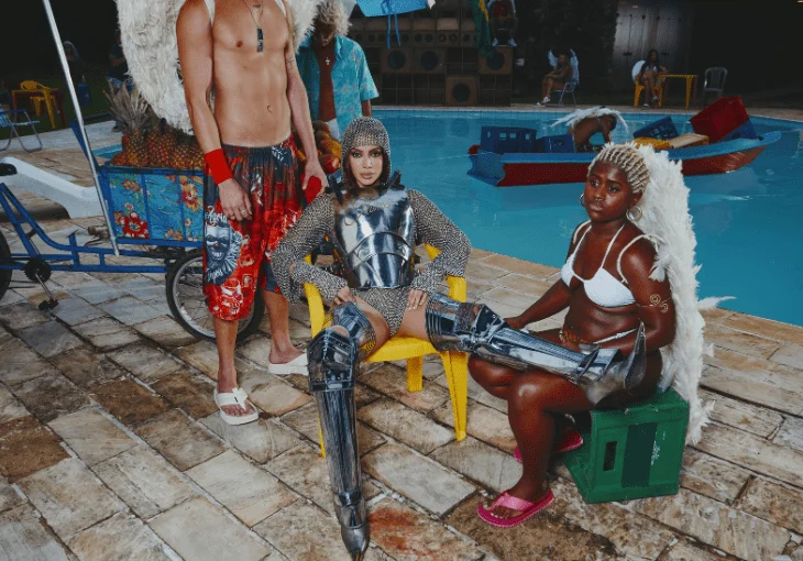 Anitta mostra diferentes lados pessoais no single ‘ROMEO’