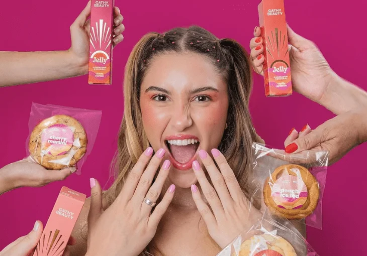 Brilho, conforto e cookies: O iluminador perfeito para o Carnaval