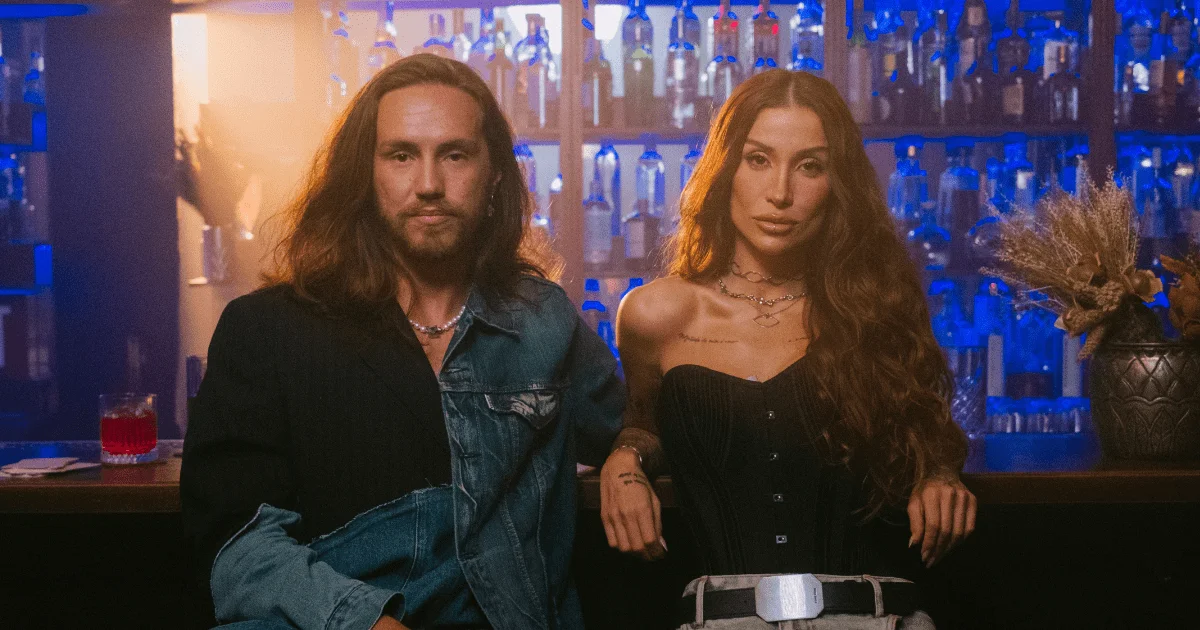 Vitor Kley vive par romântico de Bianca Andrade em clipe de ‘Carta Marcada’