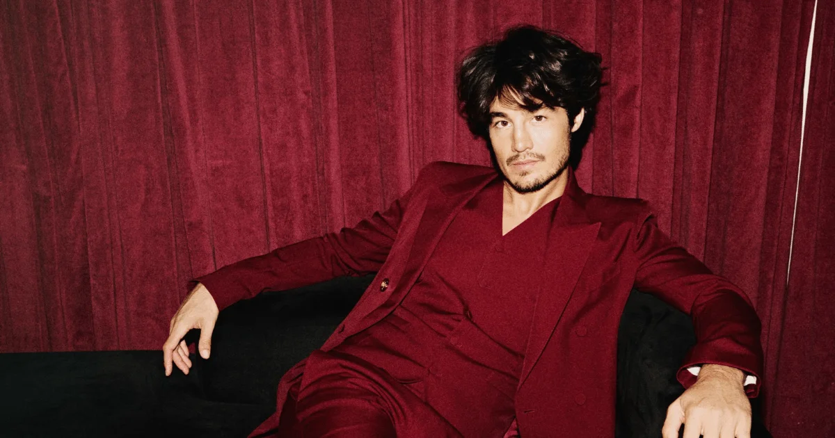 Tiago Iorc retorna com show intimista no Dia dos Namorados