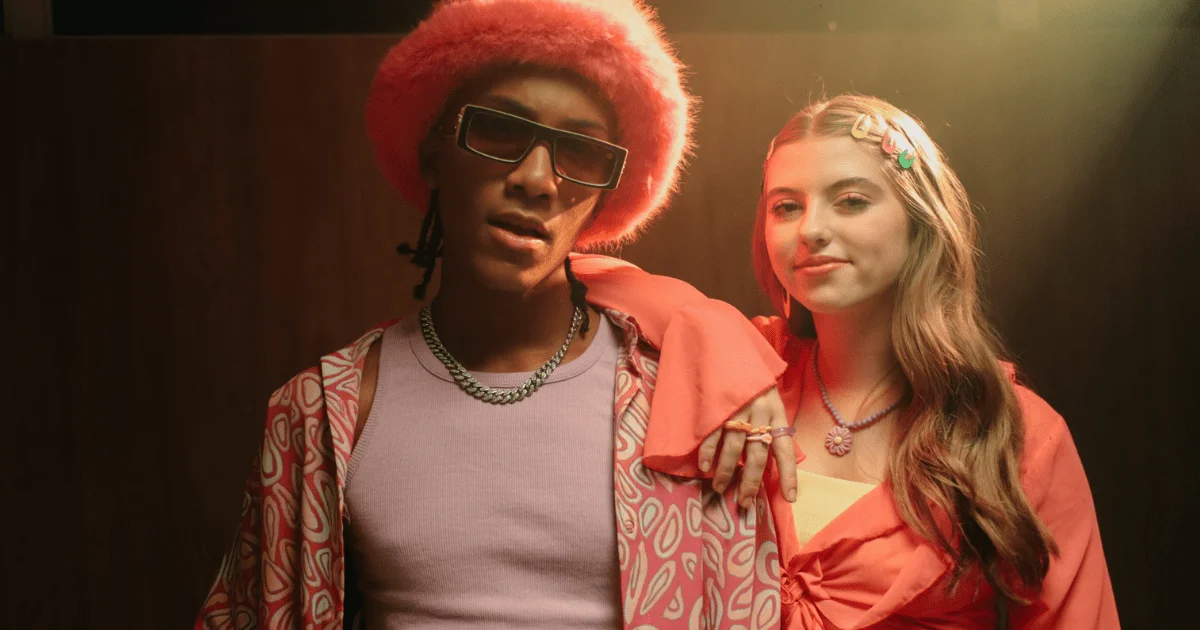 Agyei Augusto aposta no R&B em ‘Tok Tok’, clipe com Lorena Queiroz