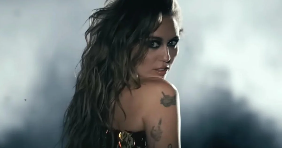 Miley Cyrus lança clipe de ‘Dream As One’ e abre o coração