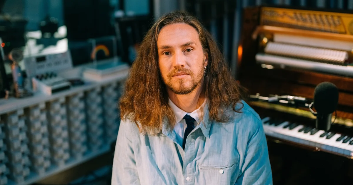 Vitor Kley abre as portas de casa e emociona com o álbum ‘APGC Ao Vivo na Casa da Colina’