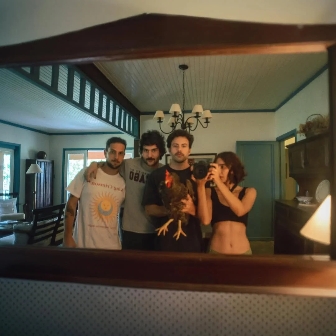 Conheça o Foto em Grupo, a nova banda que já tem estreia confirmada no Lollapalooza Brasil