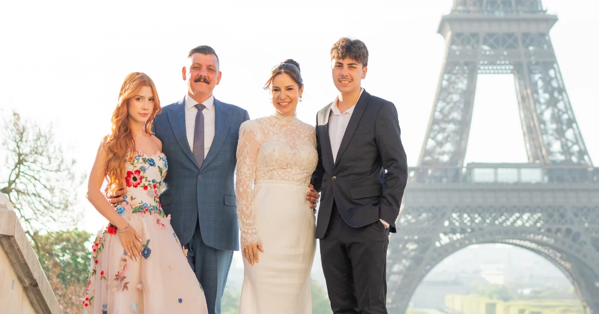 Liz Macedo celebra renovação de votos dos pais aos pés da Torre Eiffel