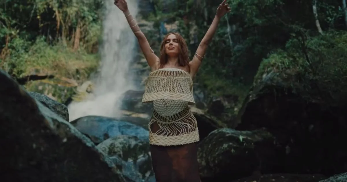 Totalmente equilibrada! Anitta lança seu novo álbum ‘EQUILIBRIUM’ e é aclamada