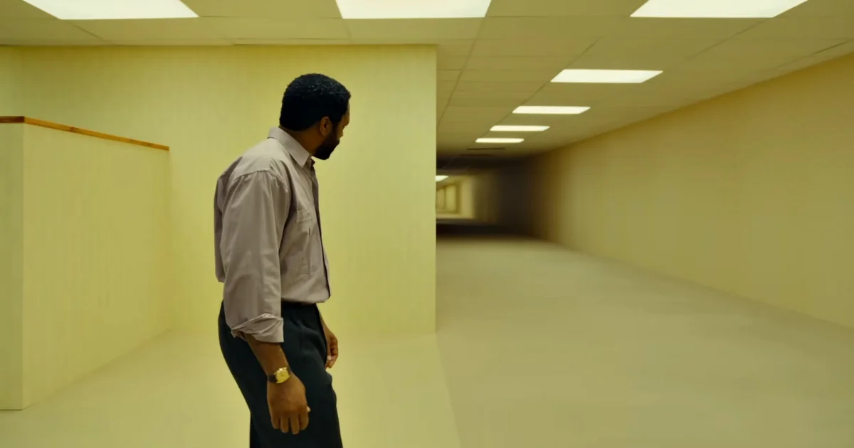 ‘Backrooms: Um Não-Lugar’: Vale a pena todo o hype?