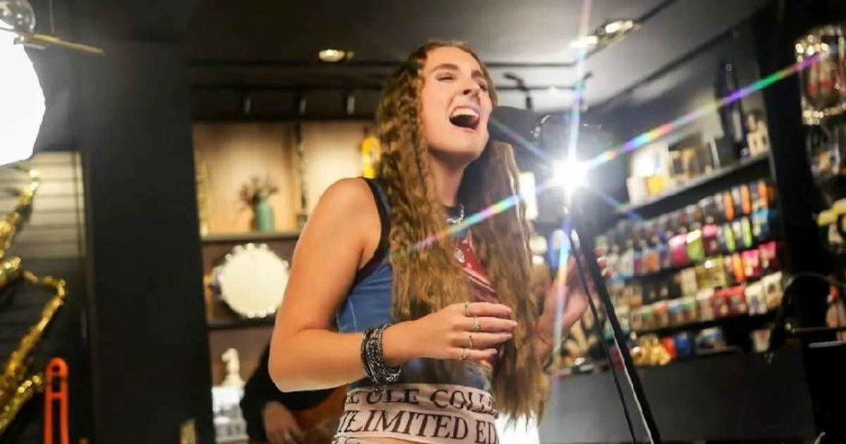 Sophia Marie apresenta releitura emocionante de Phil Collins no Coletivo Canal