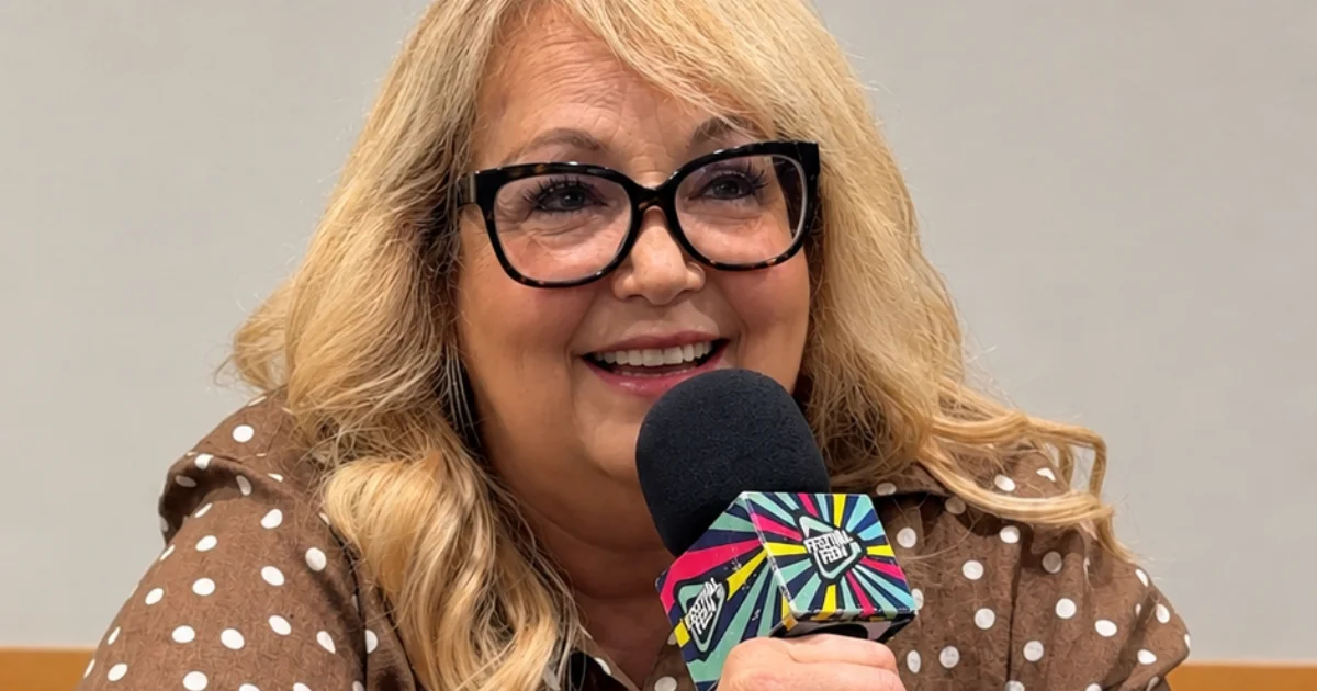 Lynn Painter revela novidades sobre adaptações de seus livros e declara paixão por Jão em entrevista exclusiva ao FT