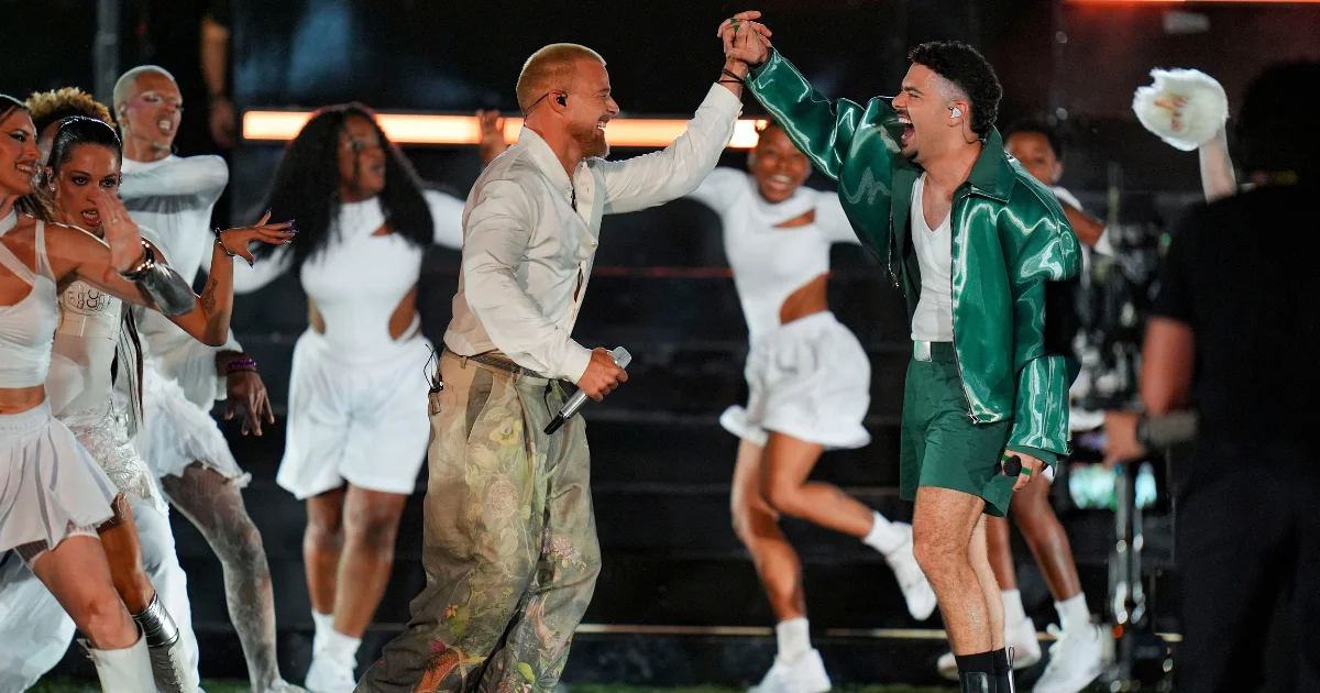 Ricky Martin e Pedro Sampaio dominam o Halftime Show do primeiro NFL Rio Game no Maracanã