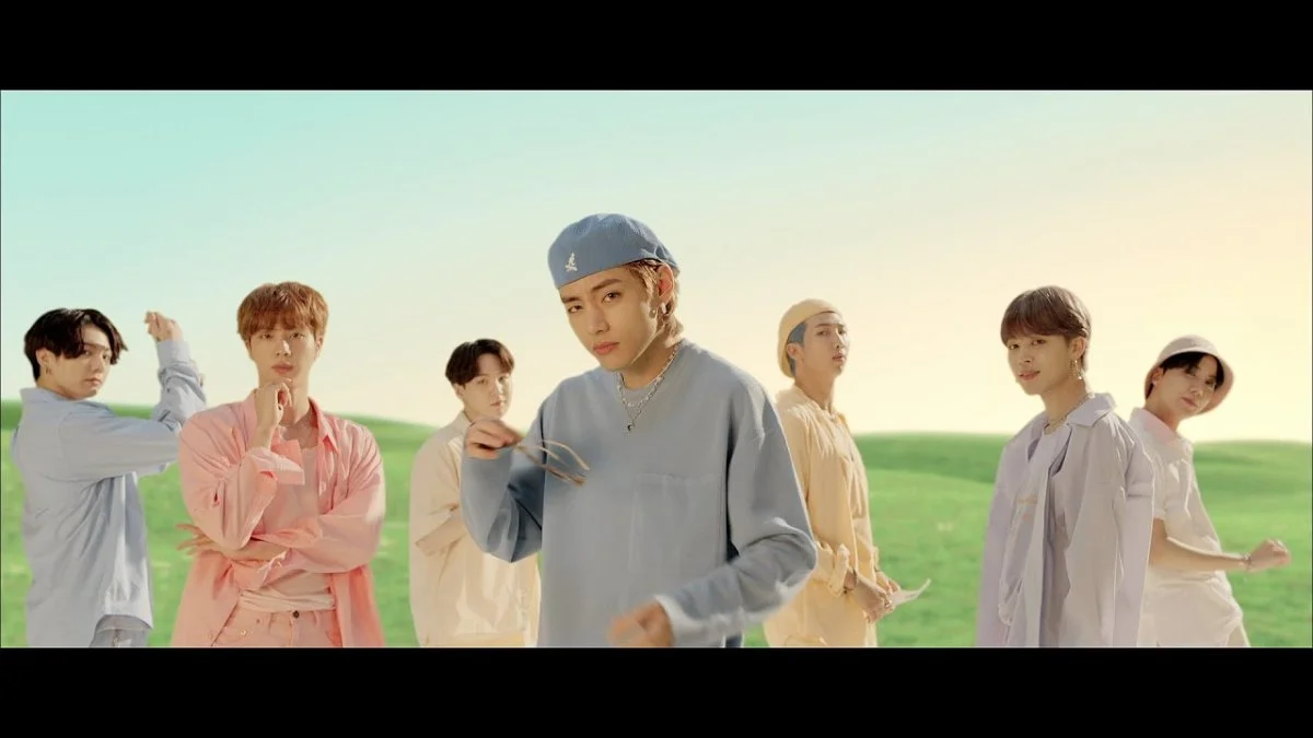 Cena do clipe de Dynamite, do BTS, um dos grupos de K-pop mais ouvidos do Brasil