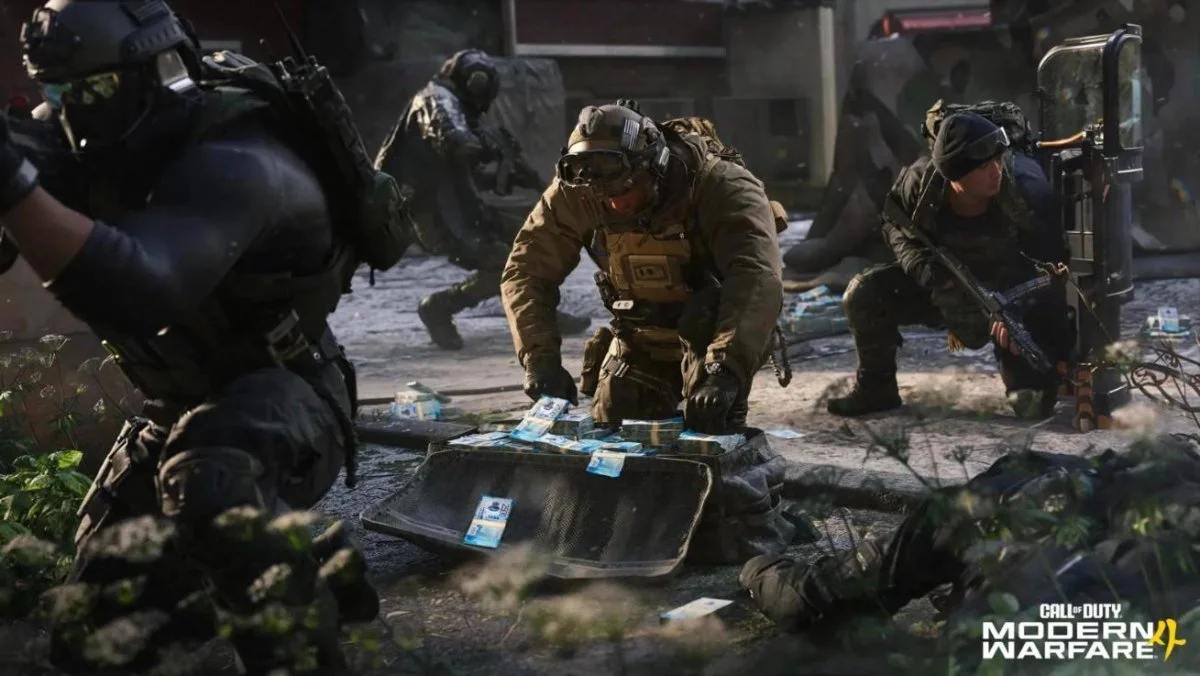 Operadores recolhendo dinheiro em partida do modo Inflação de Call of Duty: Modern Warfare 4