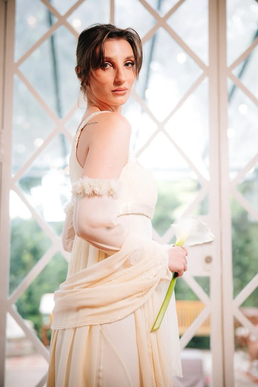 Gabie Fernandes com vestido vintage de Gloria Coelho no casamento