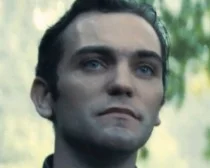 Scot Greenan como Burdock Everdeen em Amanhecer na Colheita