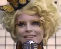 Effie Trinket nos primeiros filmes de Jogos Vorazes