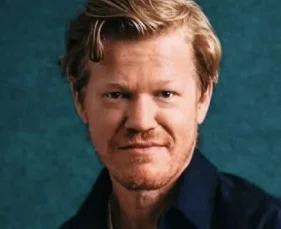 Jesse Plemons, que vive Plutarch Heavensbee em Jogos Vorazes: Amanhecer na Colheita