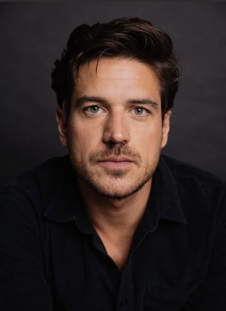 Marco Pigossi, que vive Miguel na série Obsessão do Prime Video