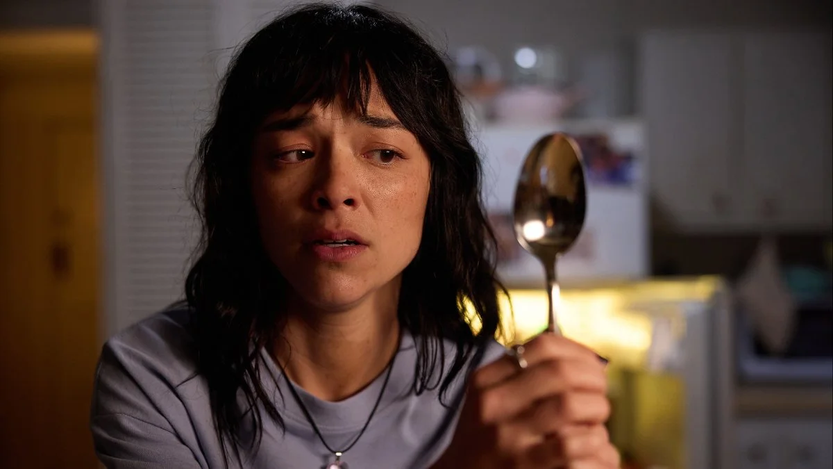 Midori Francis no filme de terror Insaciável, lançamento do Prime Video em novembro