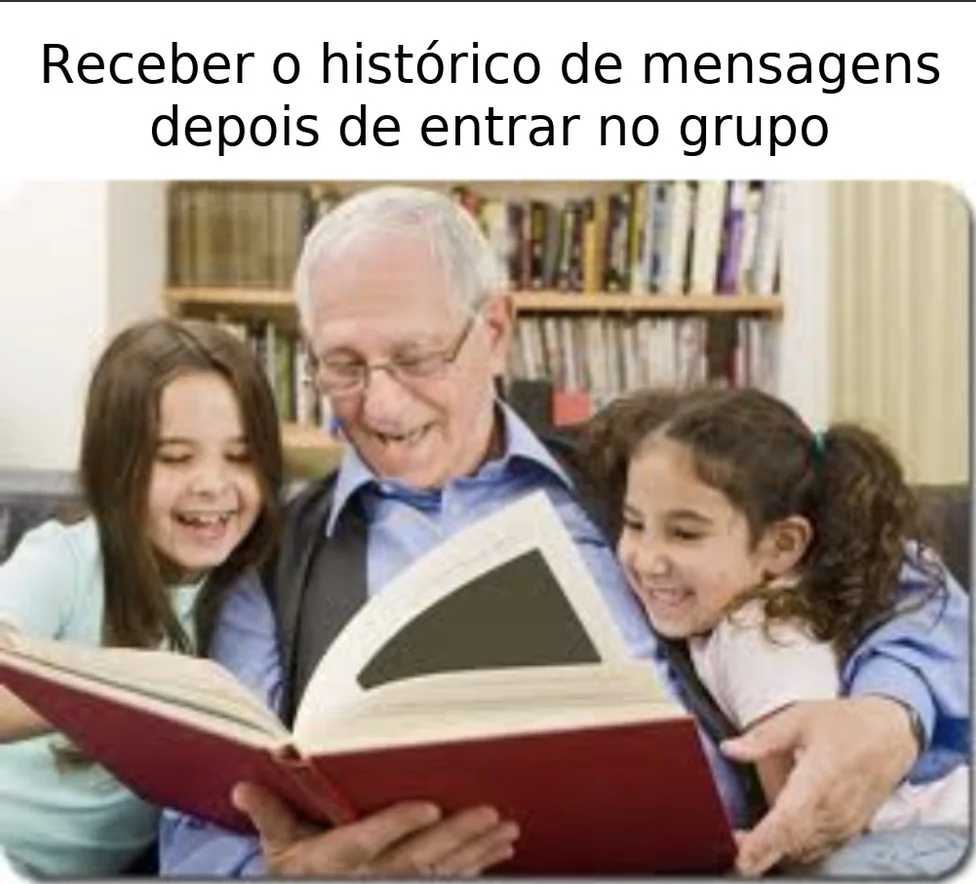 Meme do av&ocirc; lendo para as netas: receber o hist&oacute;rico de mensagens depois de entrar no grupo do WhatsApp