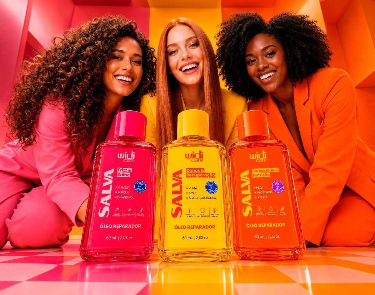 Três modelos segurando os óleos capilares Salva, da Widi Care, nas versões rosa, amarela e laranja