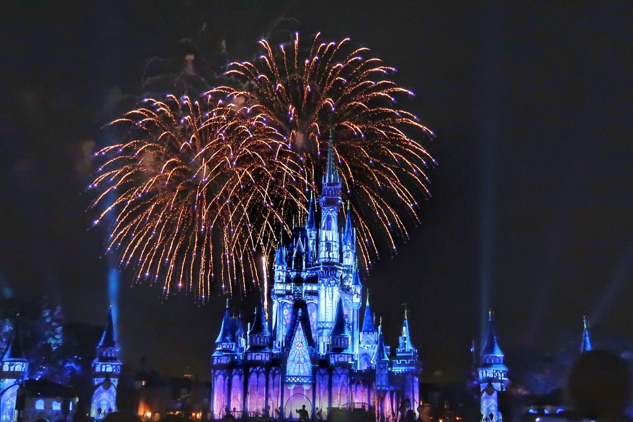 Disney disponibiliza online o show de fogos no parque Magic Kingdom