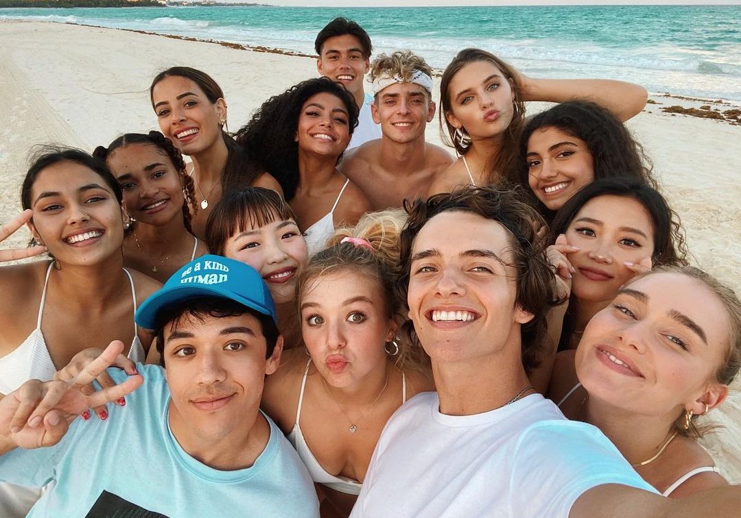 Acidentes, Savannah doente e dois novos clipes: Vem saber tudo que está rolando com o Now United no México!