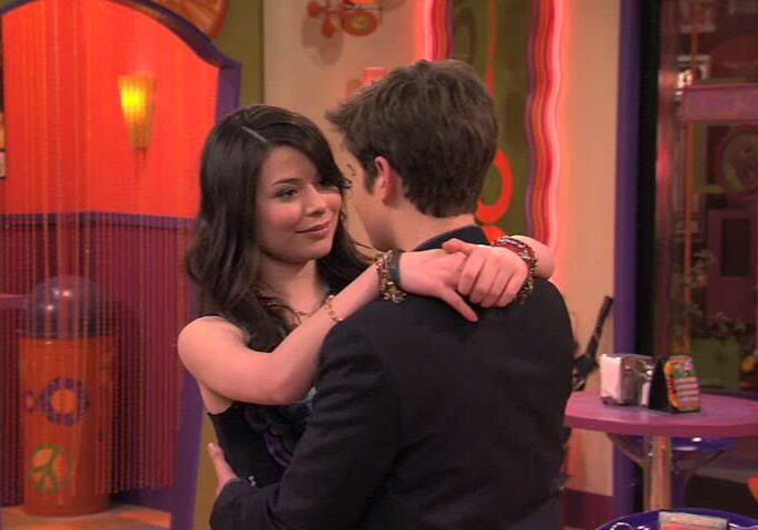 Romance Entre Carly E Fred Miranda Cosgrove Revela Se Casal Pode Acontecer Na 2ª Temporada De 9922