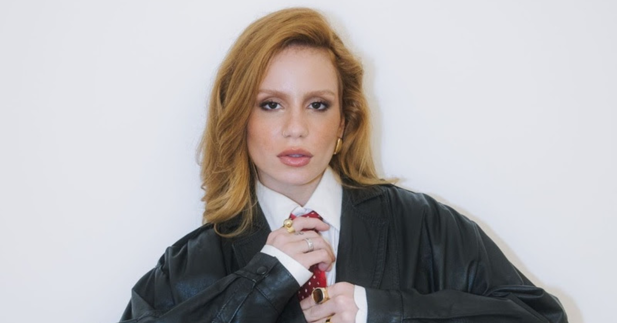 Carol Biazin emociona e entrega visuais impecáveis em especial do YouTube Music Nights