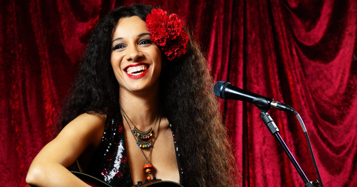 ‘Gal – O Musical’ fortalece as raízes brasileiras com estreia em São Paulo