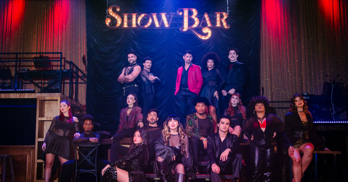 Menos assistir, mais sentir: ‘Show Bar – Jukebox Musical’ aposta em experiência imersiva