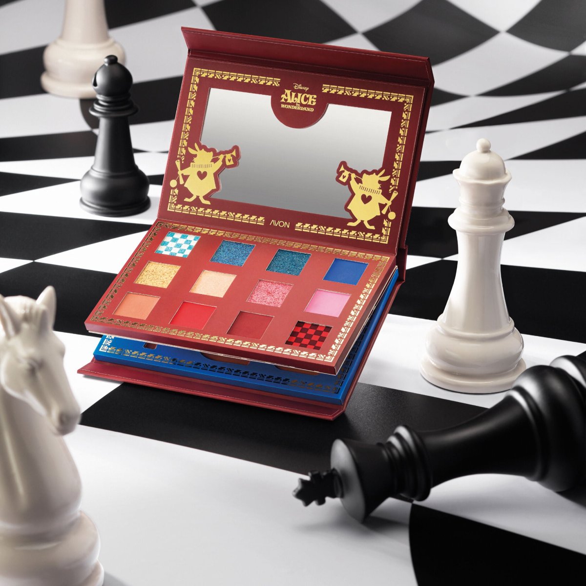 Avon lança coleção de Alice com paleta-livro, gloss e body splash